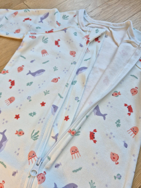 Pyjama ouvert à plat sans bébé