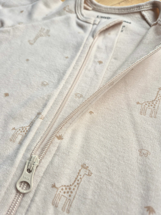 Zoom sur le zip du pyjama bébé évolutif